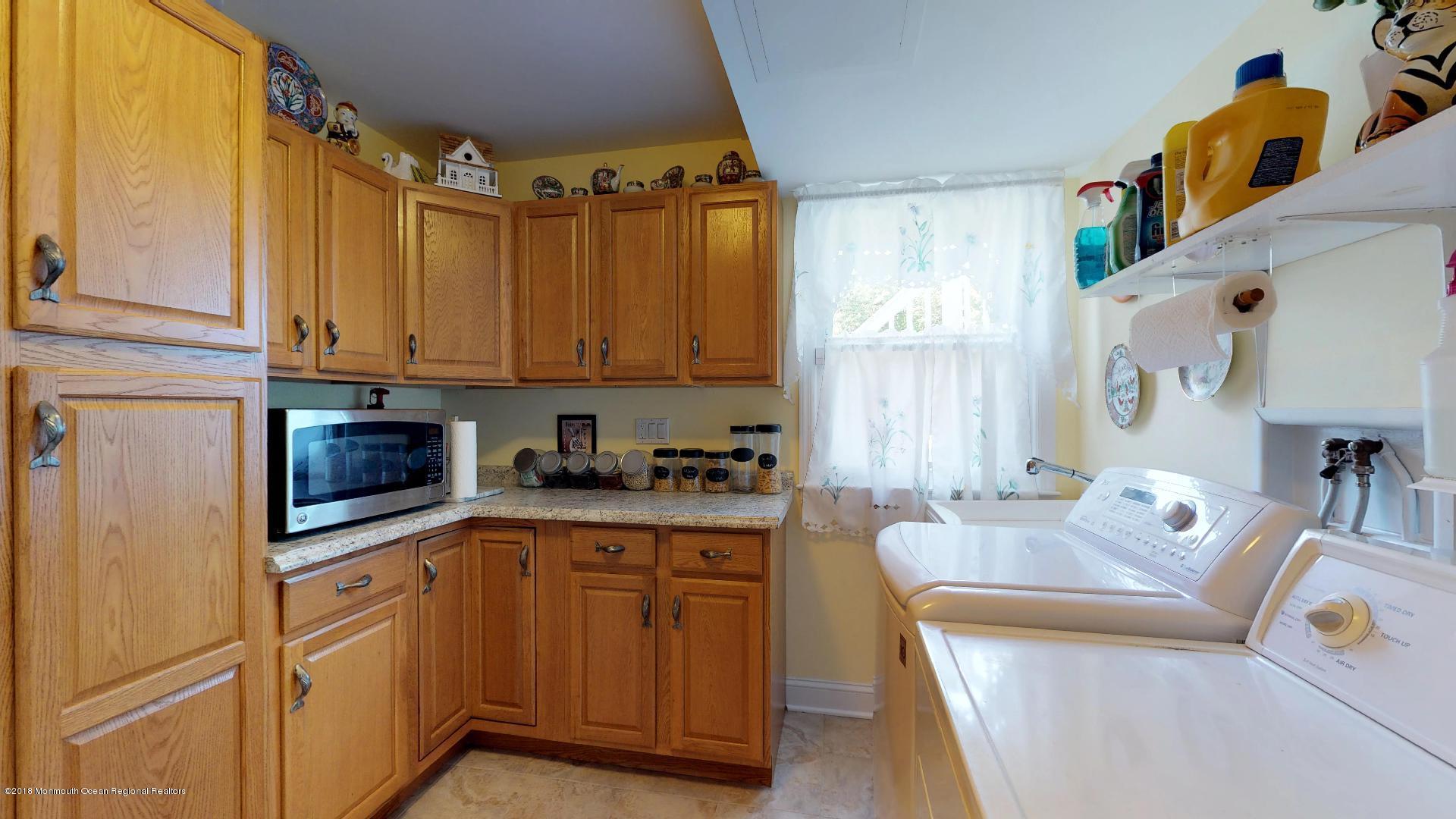 183 Harbor Inn Road Bayville, NJ 08721 - Photo 37 of 44 UQRfhadD8mk - Laundry Room