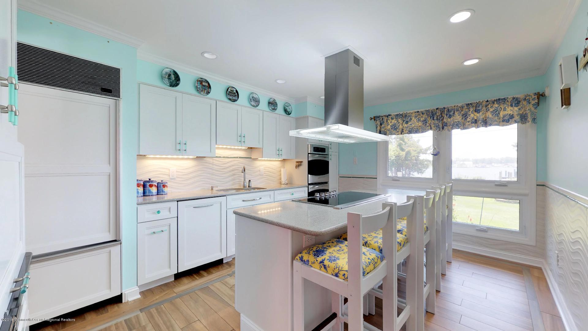 UQRfhadD8mk - Kitchen
