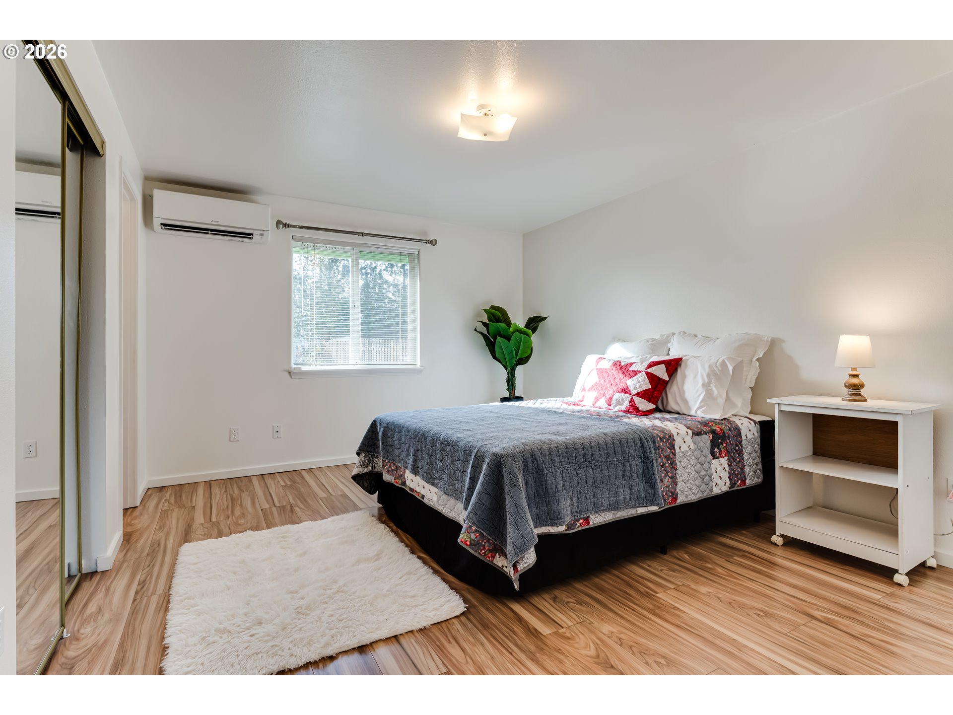 3497 Douglas Drive Springfield, OR 97478 - Photo 19 of 38 a spacious bedroom with a bed and a window