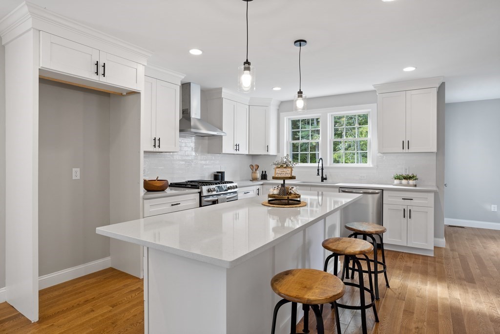 18 McDonald Road Wilmington, MA 01887 - Photo 4 of 26 Gallery Image 4