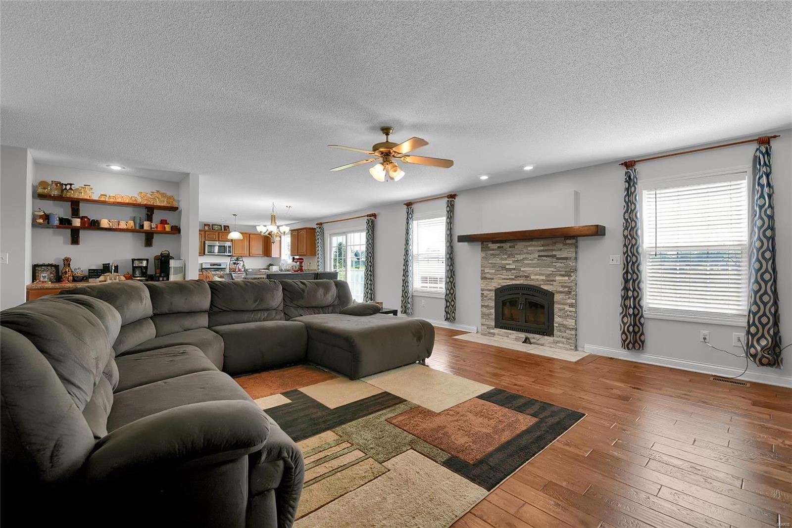 7694 Grove Road Edwardsville, IL 62025 - Photo 4 of 38