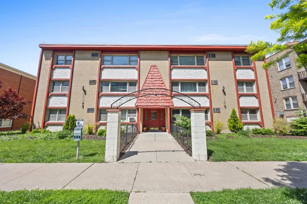 $288,000 | 415 South Lombard Avenue, Unit 304, Oak Park, IL 60302