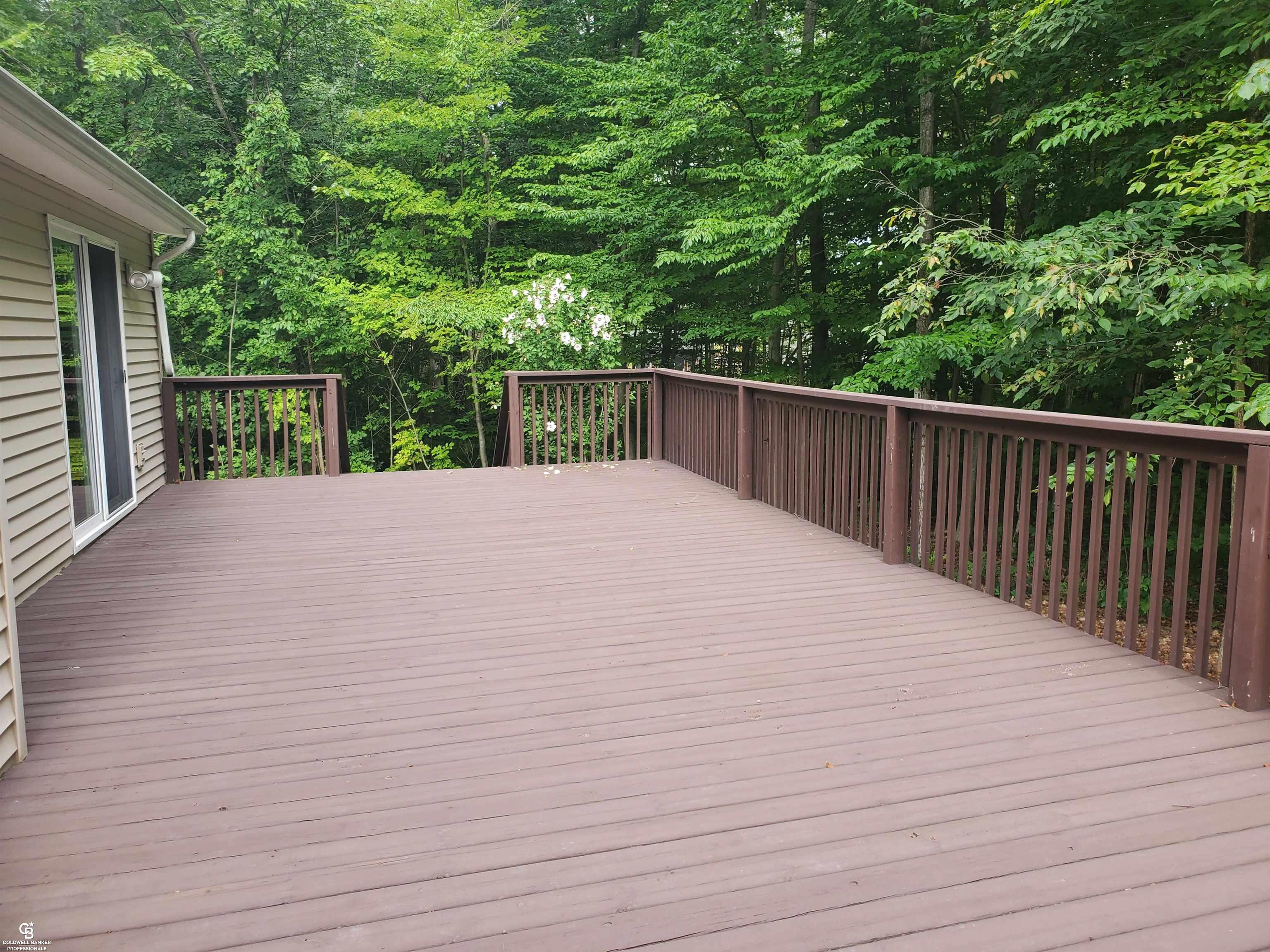 10041 Metcalf Road Avoca, MI 48006 - Photo 7 of 34 Deck View 2