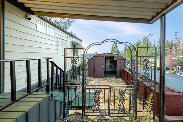 a view of entryway with a front door