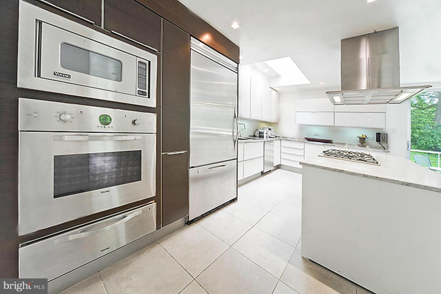 2814 Upton Street Northwest Washington, DC 20008 - Photo 10 of 30 Kitchen