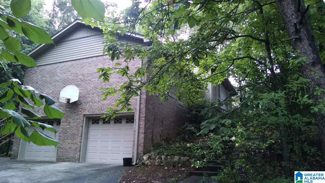 828 Round Hill Road Pelham, AL 35124 - Photo 2 of 19
