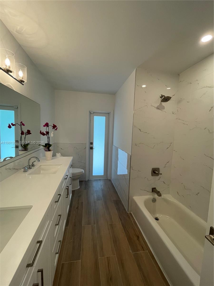 10343 Southwest 114th Street Miami, FL 33176 - Photo 10 of 25 a spacious bathroom with a tub sink and mirror