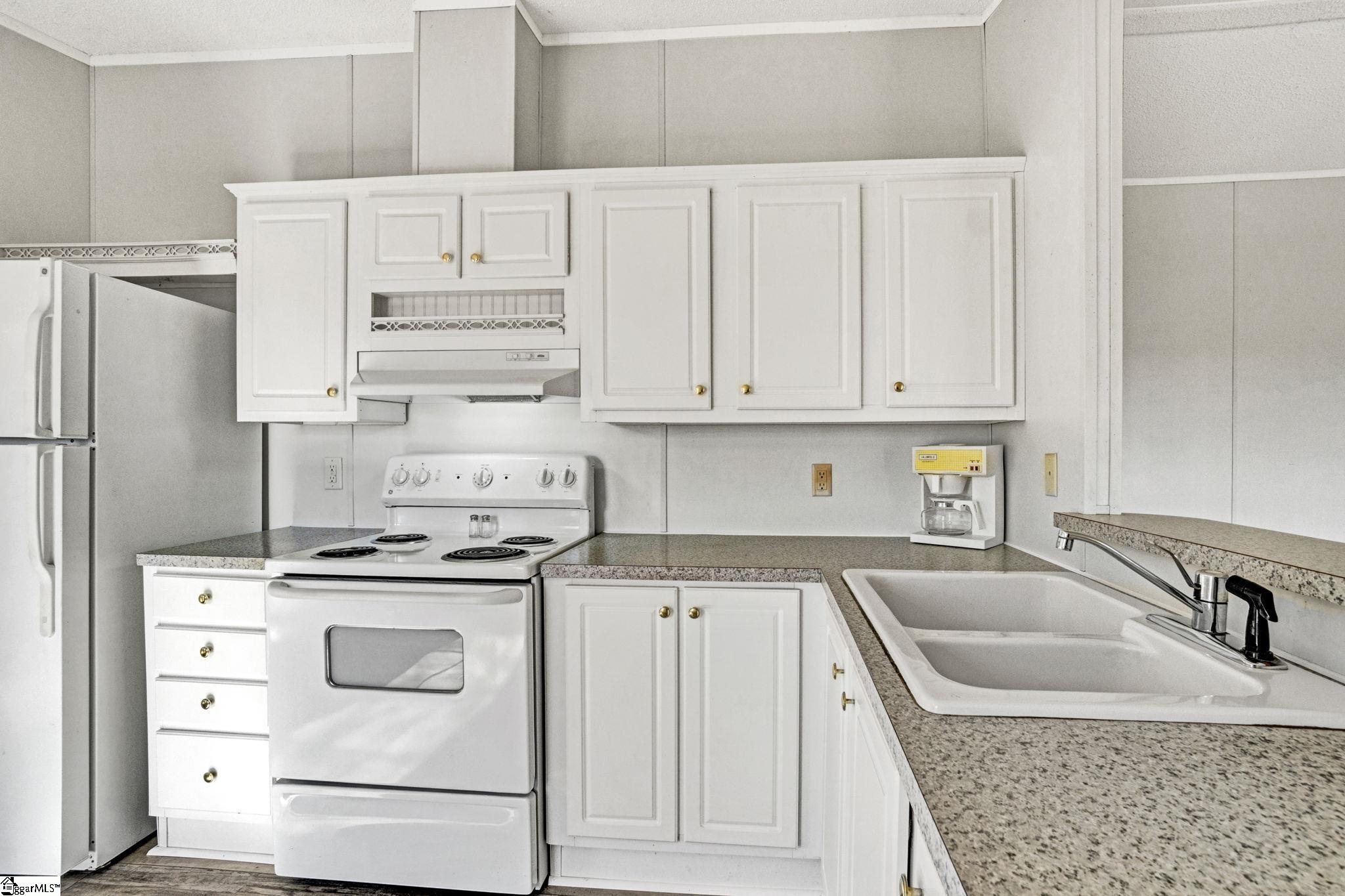 8895 Greenpond Road Gray Court, SC 29645 - Photo 8 of 36