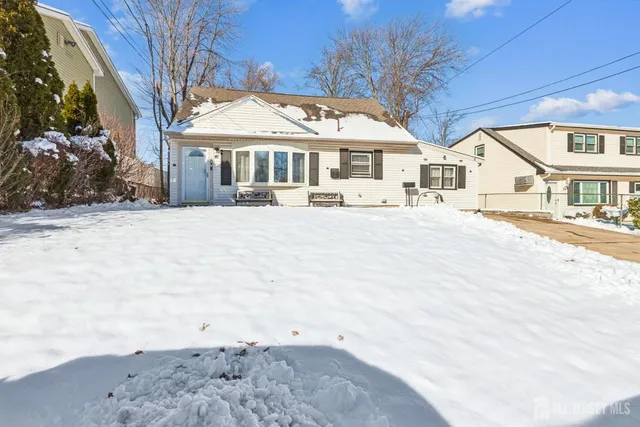 $549,000 | 41 Pinetree Drive, Sayreville, NJ 08859