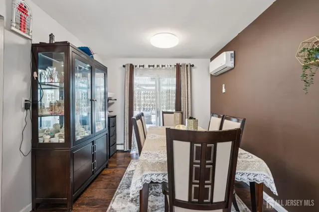 $549,000 | 41 Pinetree Drive, Sayreville, NJ 08859