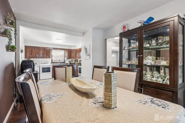 $549,000 | 41 Pinetree Drive, Sayreville, NJ 08859