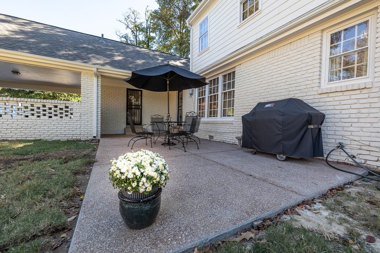 5390 Sea Isle Road Memphis, TN 38119 - Photo 29 of 35 a view of a chairs and table in the backyard