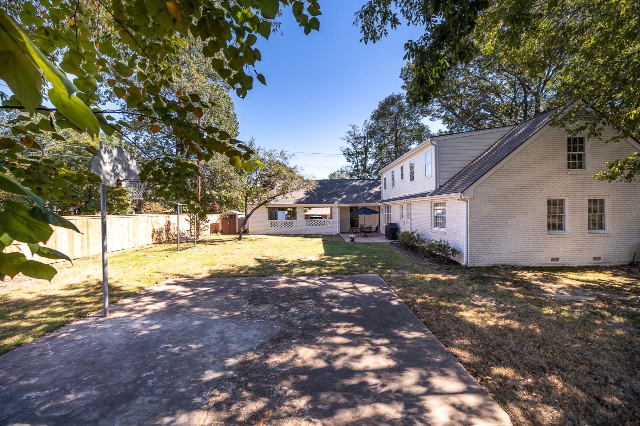 5390 Sea Isle Road Memphis, TN 38119 - Photo 33 of 35 a view of a house with pool and sitting area