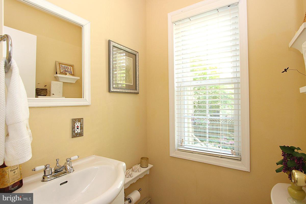 5923 Conway Road Bethesda, MD 20817 - Photo 14 of 26 Powder Room