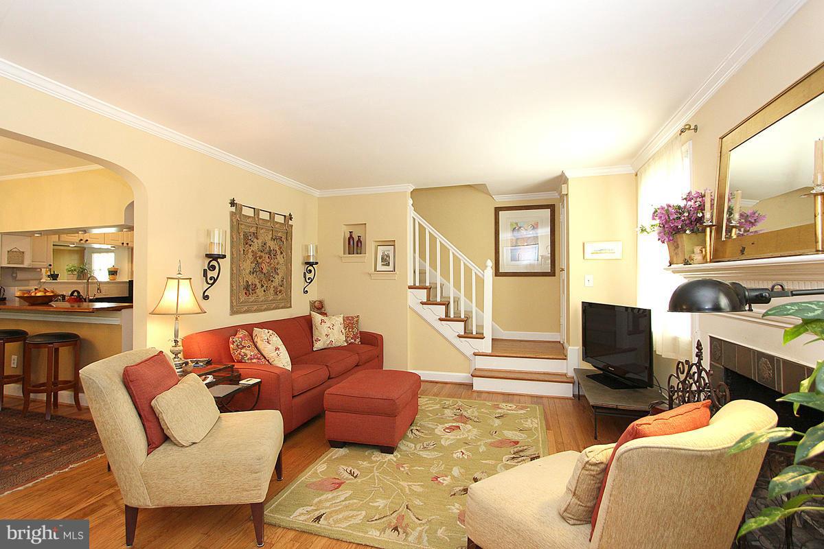 5923 Conway Road Bethesda, MD 20817 - Photo 5 of 26 Living Room w/set=back staircase