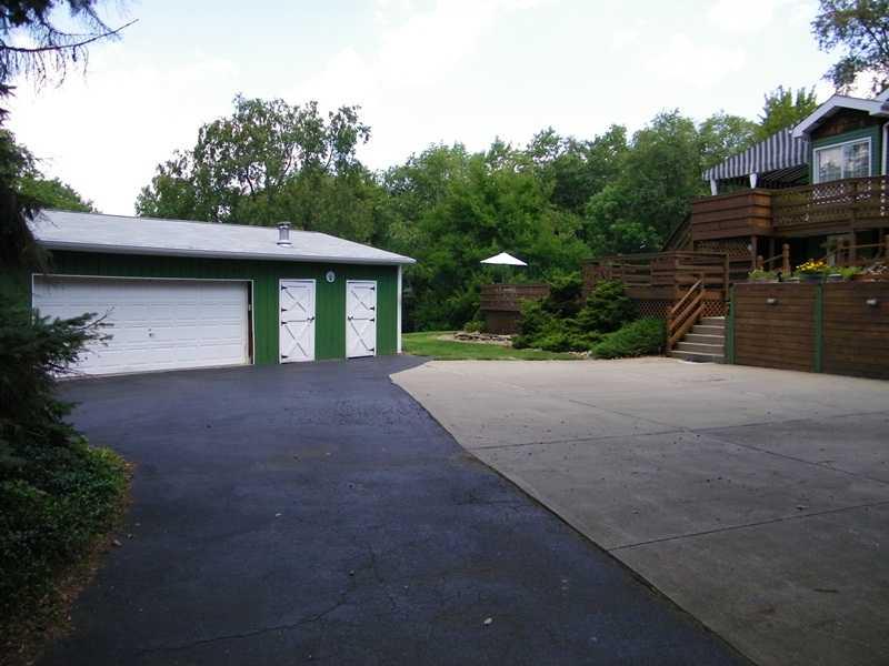 2573 Wickline Road Gibsonia, PA 15044 - Photo 25 of 25 Parking Lot/Garage.