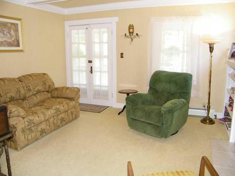 2573 Wickline Road Gibsonia, PA 15044 - Photo 4 of 25 Living Room.