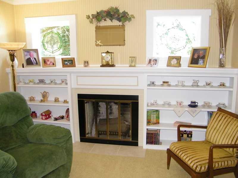 2573 Wickline Road Gibsonia, PA 15044 - Photo 5 of 25 Living Room.