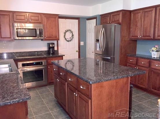 371 Fordcroft Drive Rochester, MI 48309 - Photo 6 of 46 31247893-5.JPG