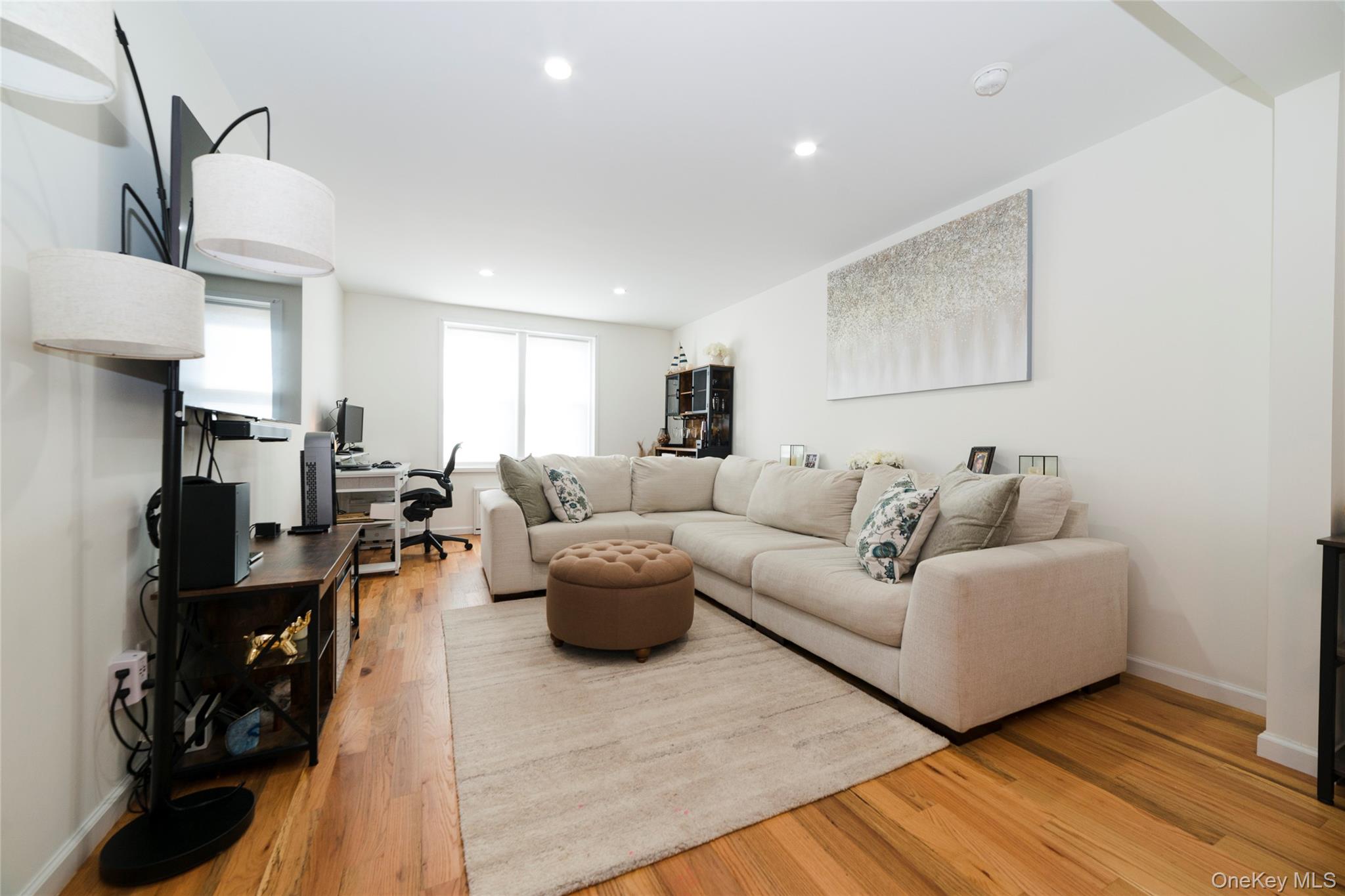 90 Union Street, Unit 5G New Rochelle, NY 10805 - Photo 4 of 18 a living room with furniture and a lamp