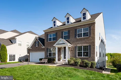 $1,600,000 | 5569 James Young Way, Fairfax, VA 22032