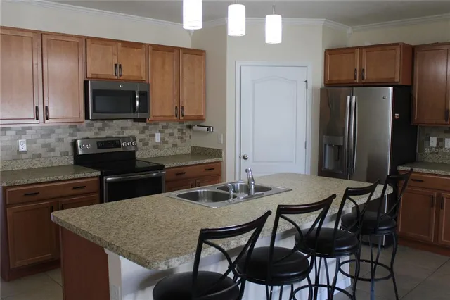 $2,600 | 5257 11th Street East, Bradenton, FL 34203