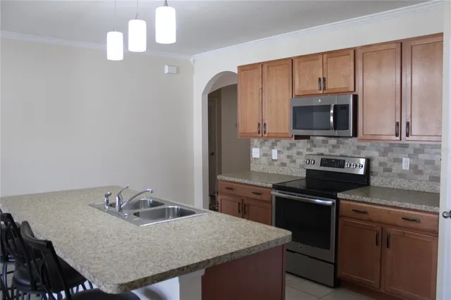 $2,600 | 5257 11th Street East, Bradenton, FL 34203