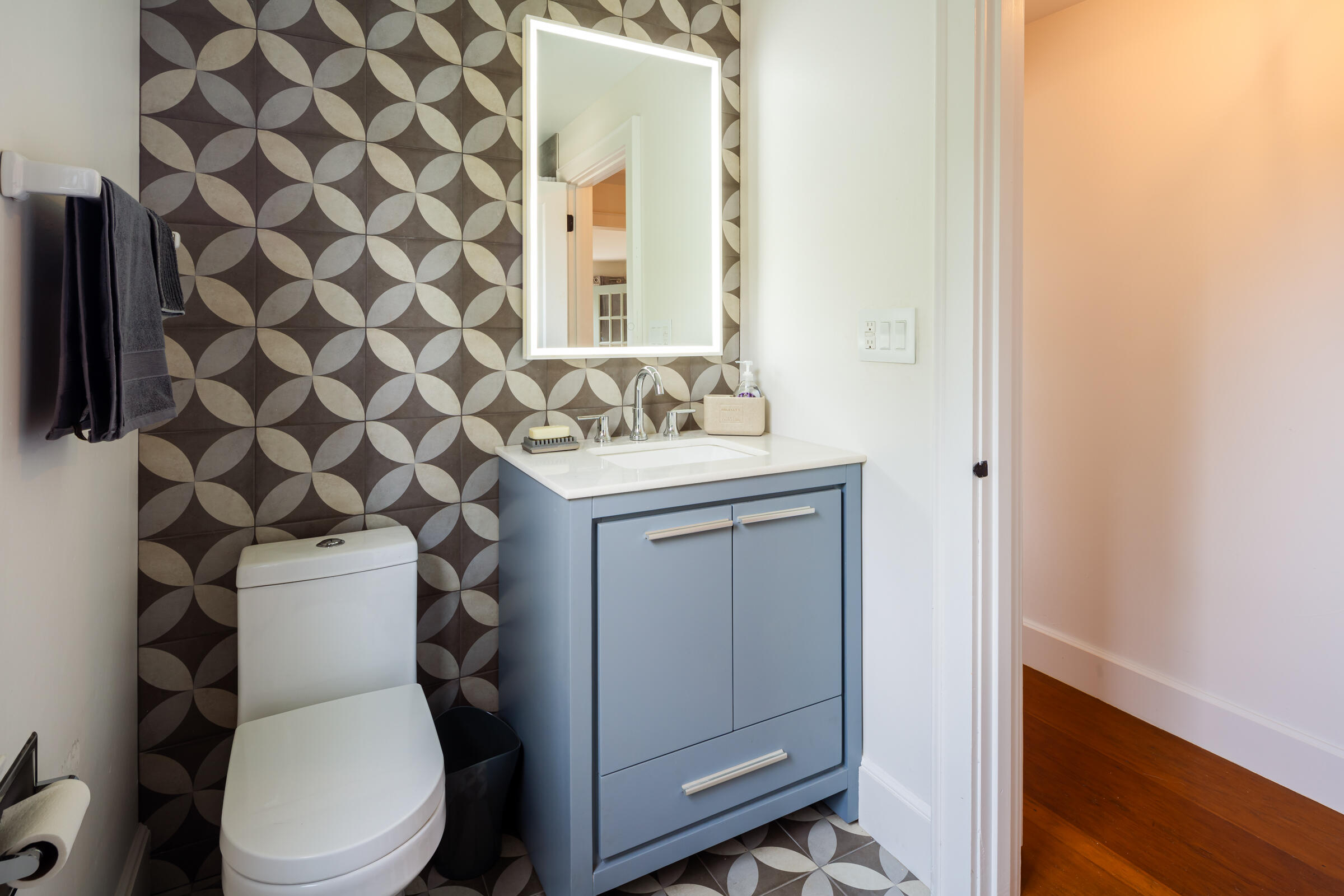 591 Crowell Road North Chatham, MA 02633 - Photo 23 of 58 591CrowellRd-26-hall 1st floor bath