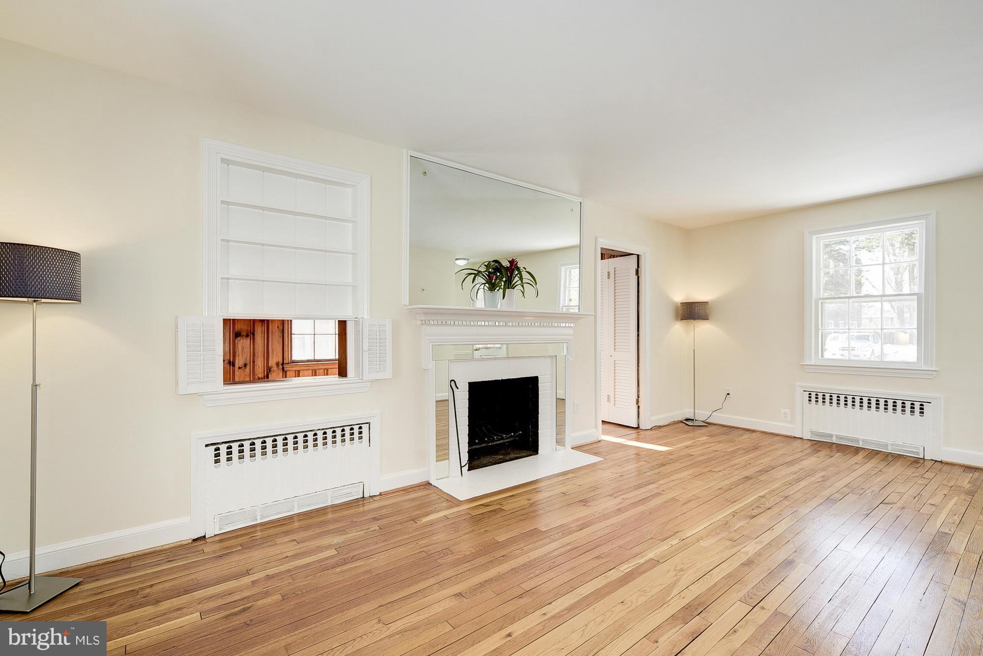 8809 Bradford Road Silver Spring, MD 20901 - Photo 6 of 30 Living Room
