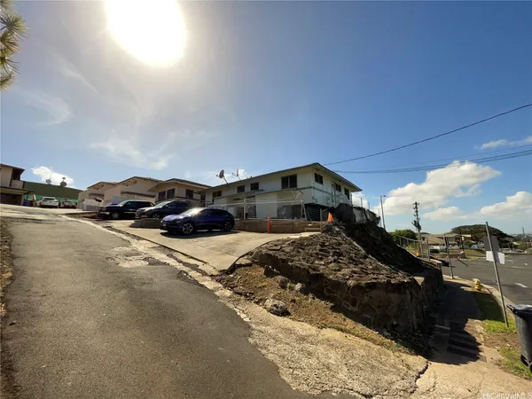 $2,100 | 1009 Maluna Street, Honolulu, HI 96818