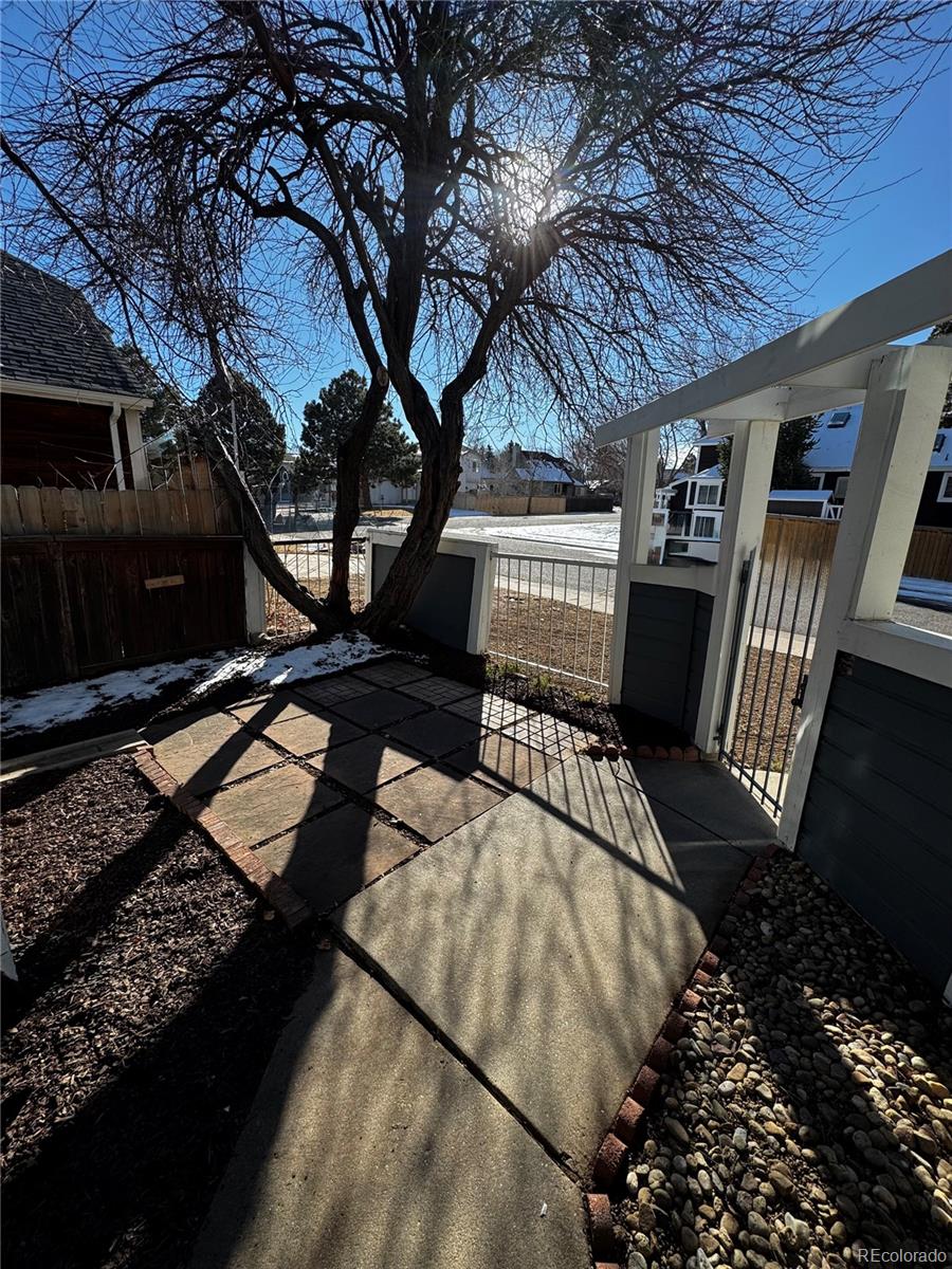 3615 South Flanders Street Aurora, CO 80013 - Photo 2 of 30 a view of balcony with furniture