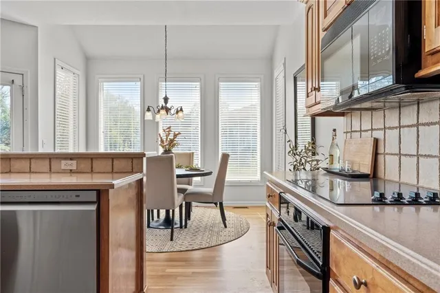 $699,990 | 5701 West 146th Street, Overland Park, KS 66223