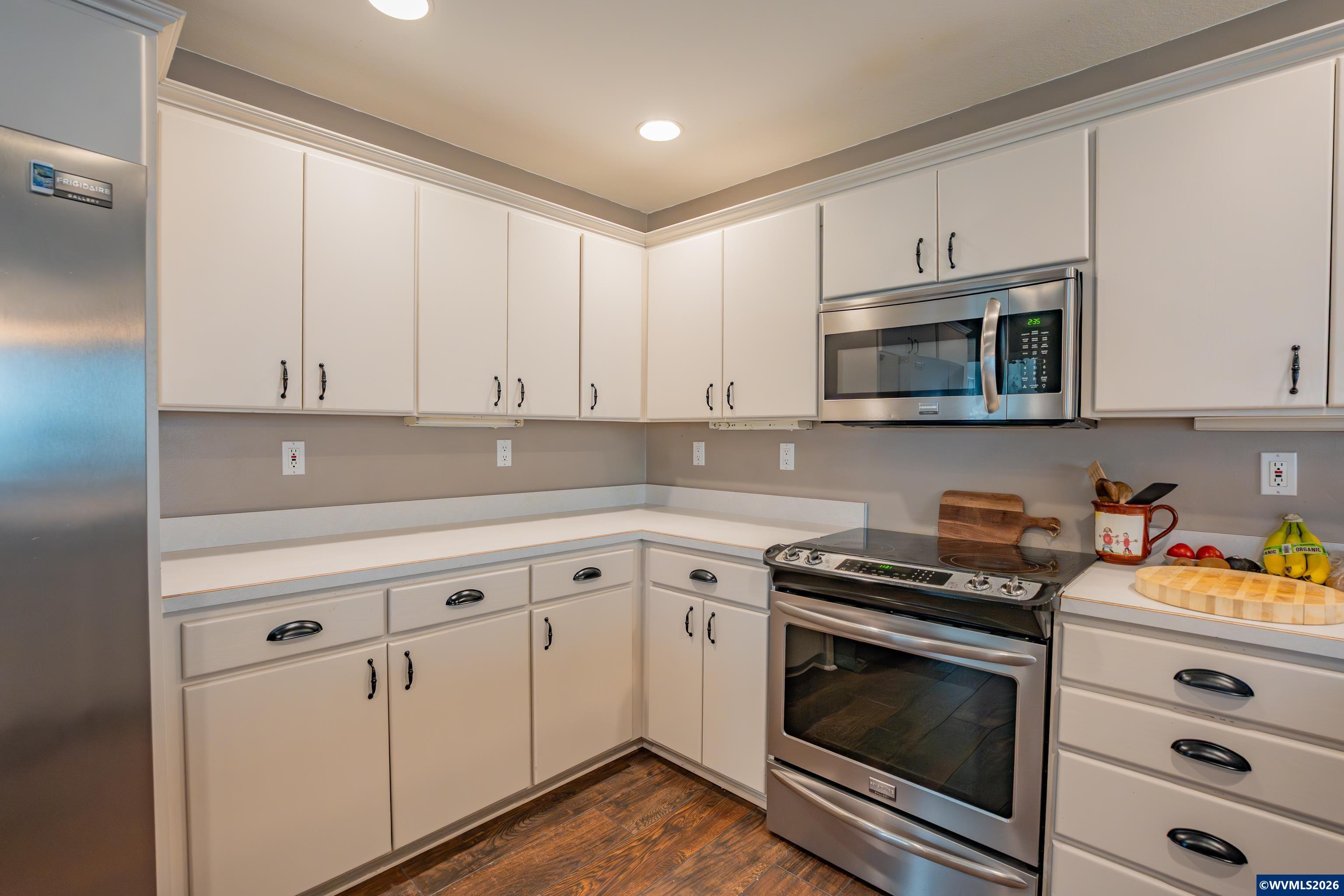 2147 Steelhead Court Lebanon, OR 97355 - Photo 8 of 34