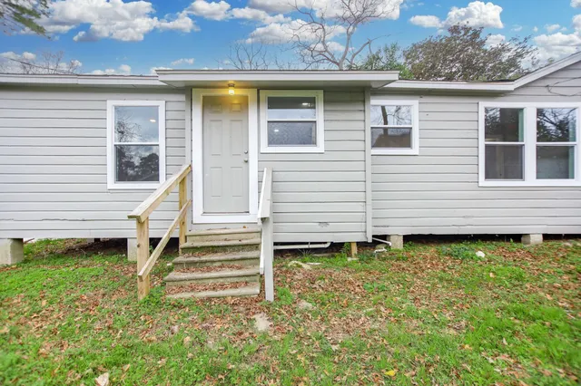 a view of a house with backyard and a window