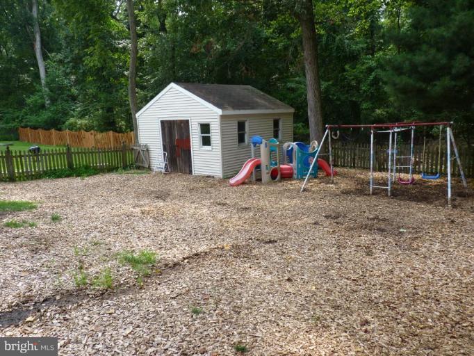 17024 Old Baltimore Road Olney, MD 20832 - Photo 26 of 28 Back yard