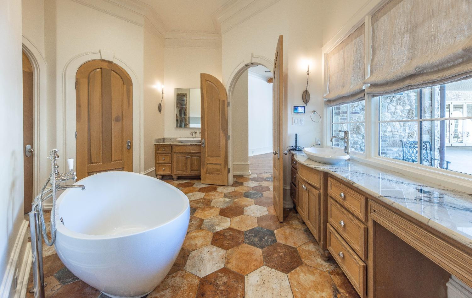 201 Juniper Drive Lamesa, TX 79331 - Photo 13 of 45 a spacious bathroom with a tub sink and mirror