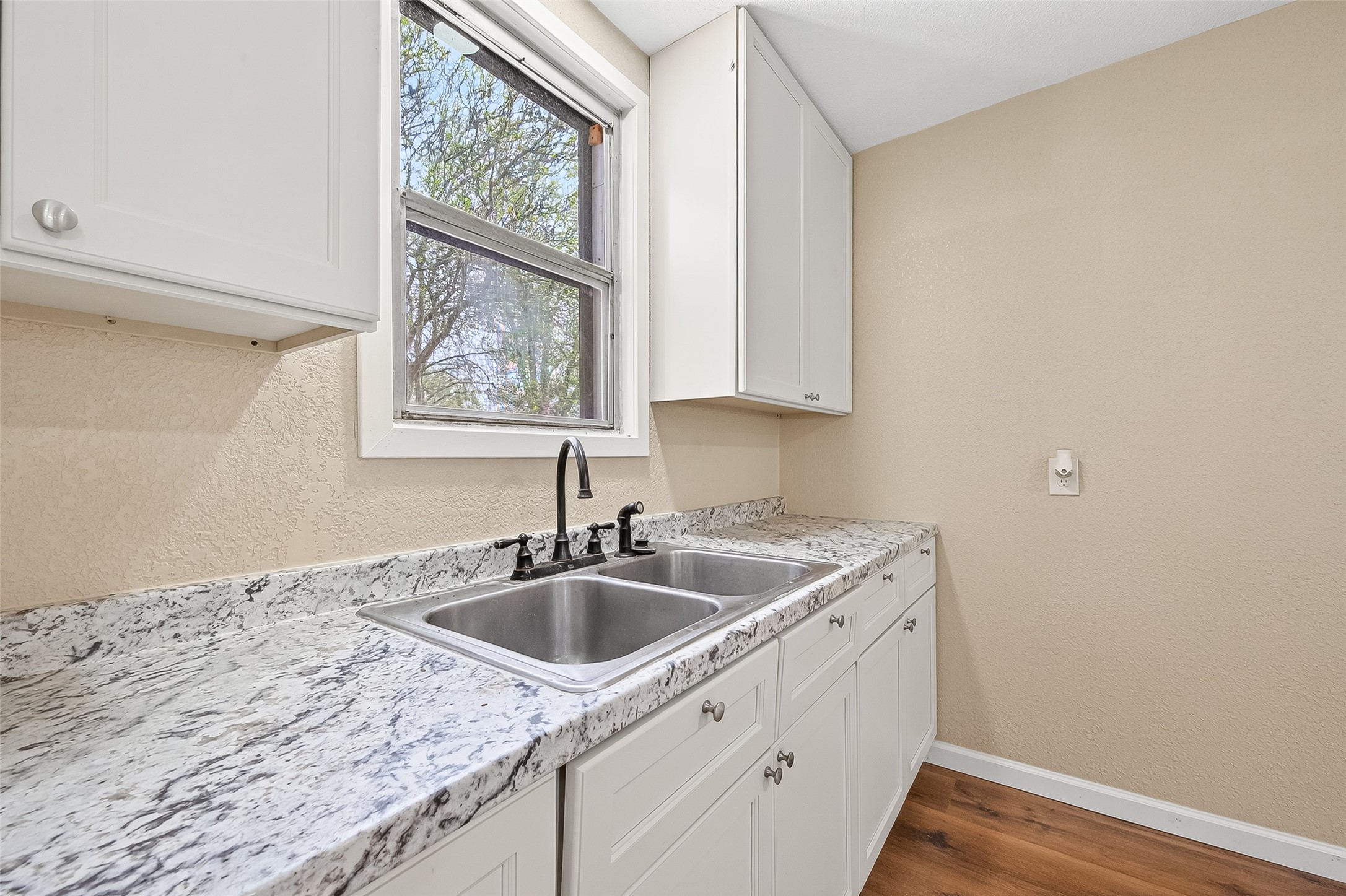 8421 Altimore Road Needville, TX 77461 - Photo 12 of 41