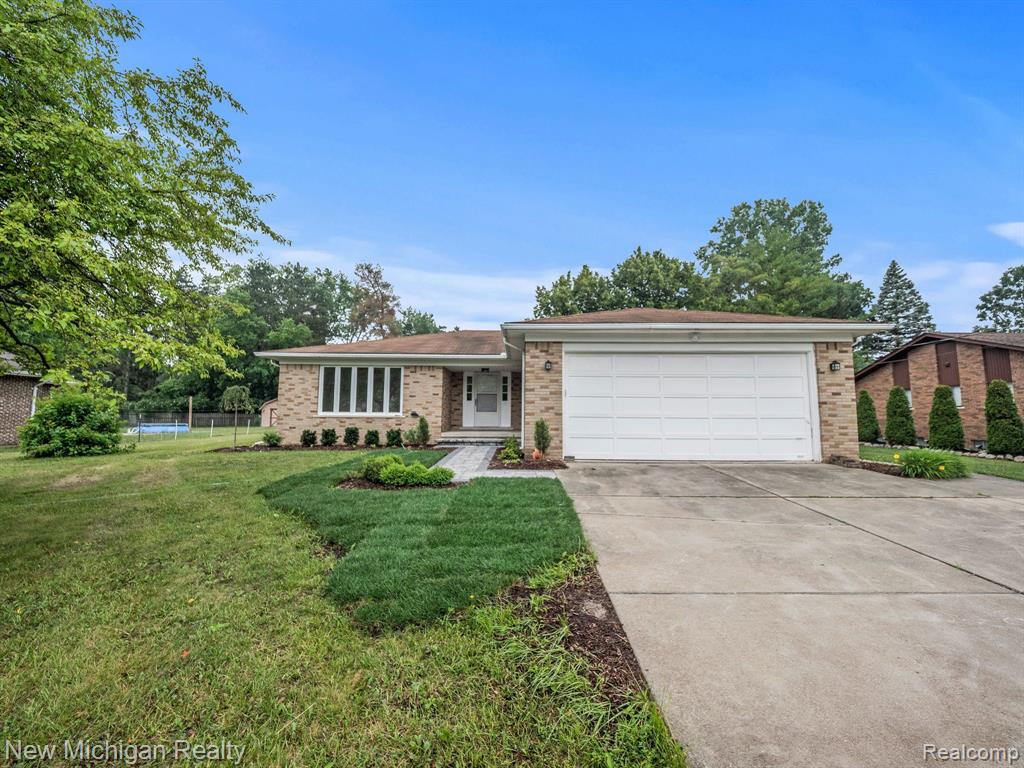 29617 Geraldine Road Farmington Hills, MI 48336 - Photo 2 of 25