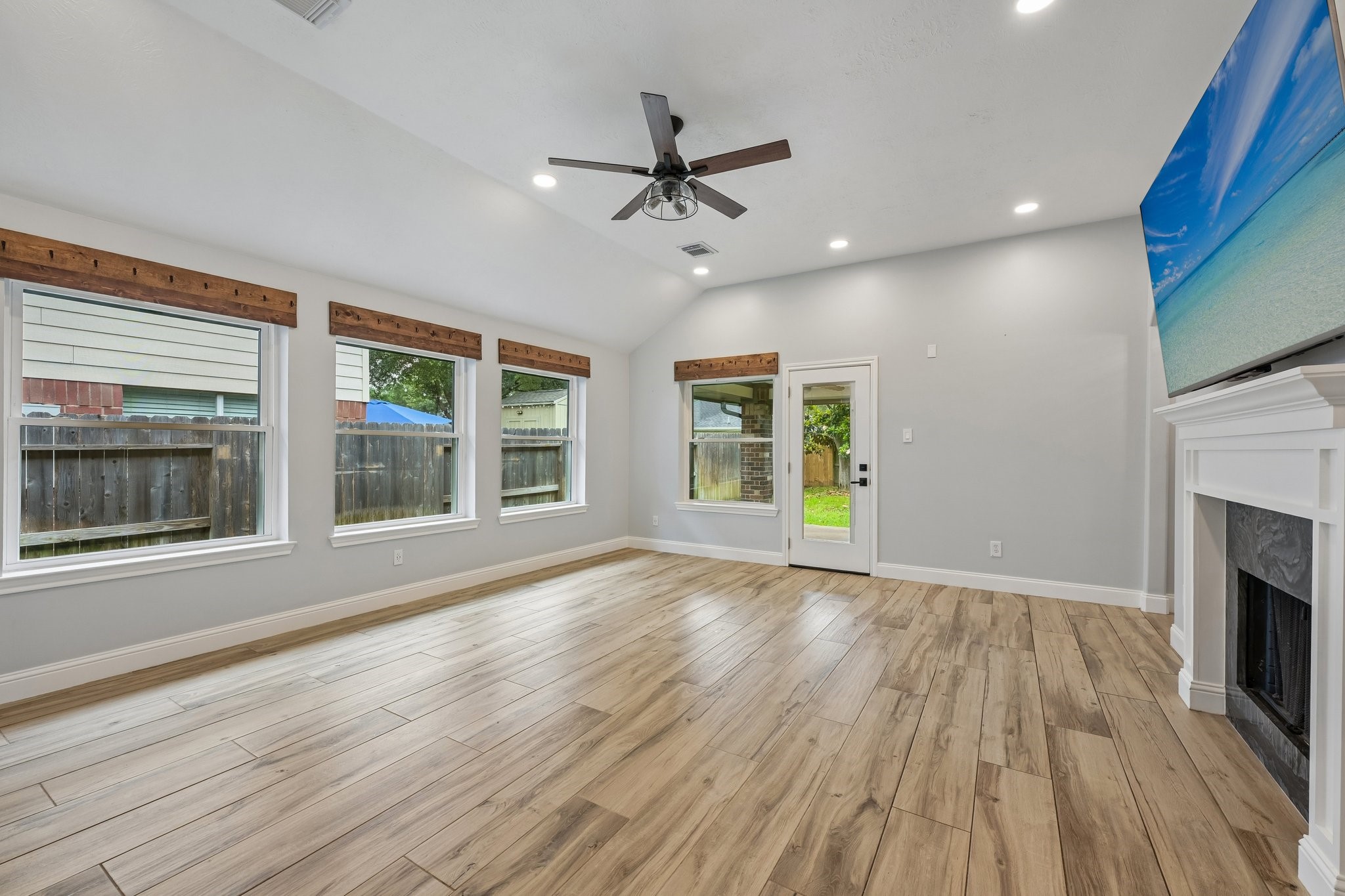 15410 Redbud Berry Way Cypress, TX 77433 - Photo 15 of 36