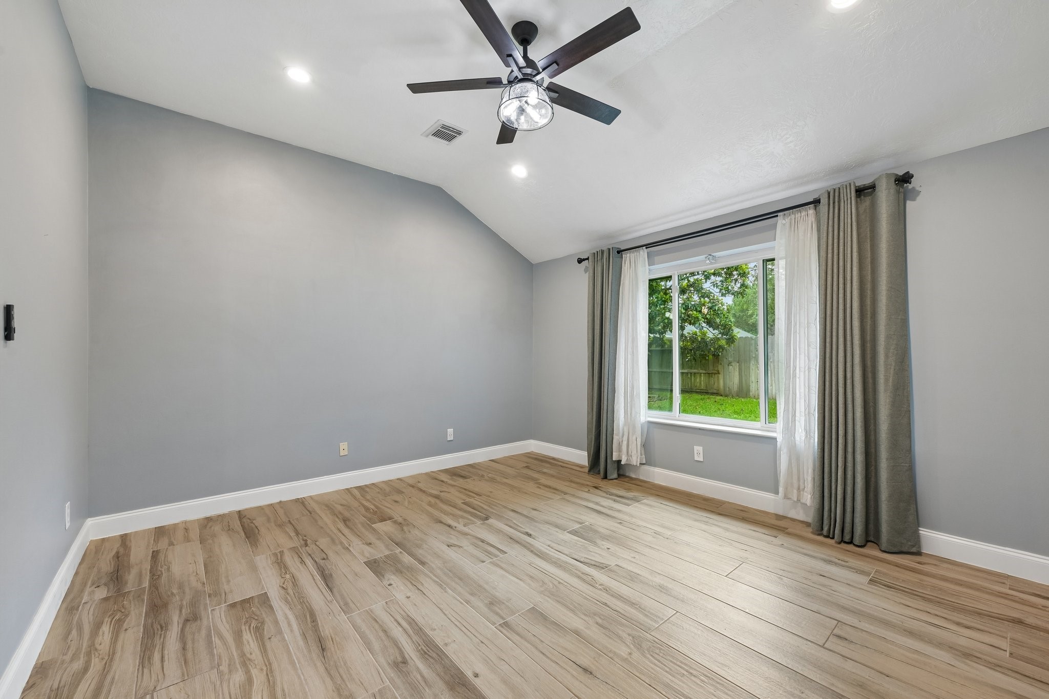 15410 Redbud Berry Way Cypress, TX 77433 - Photo 18 of 36 Primary bedroom