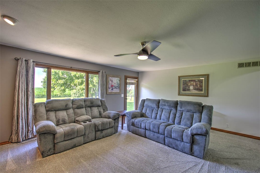 9149 1700 E Road Oreana, IL 62554 - Photo 8 of 47