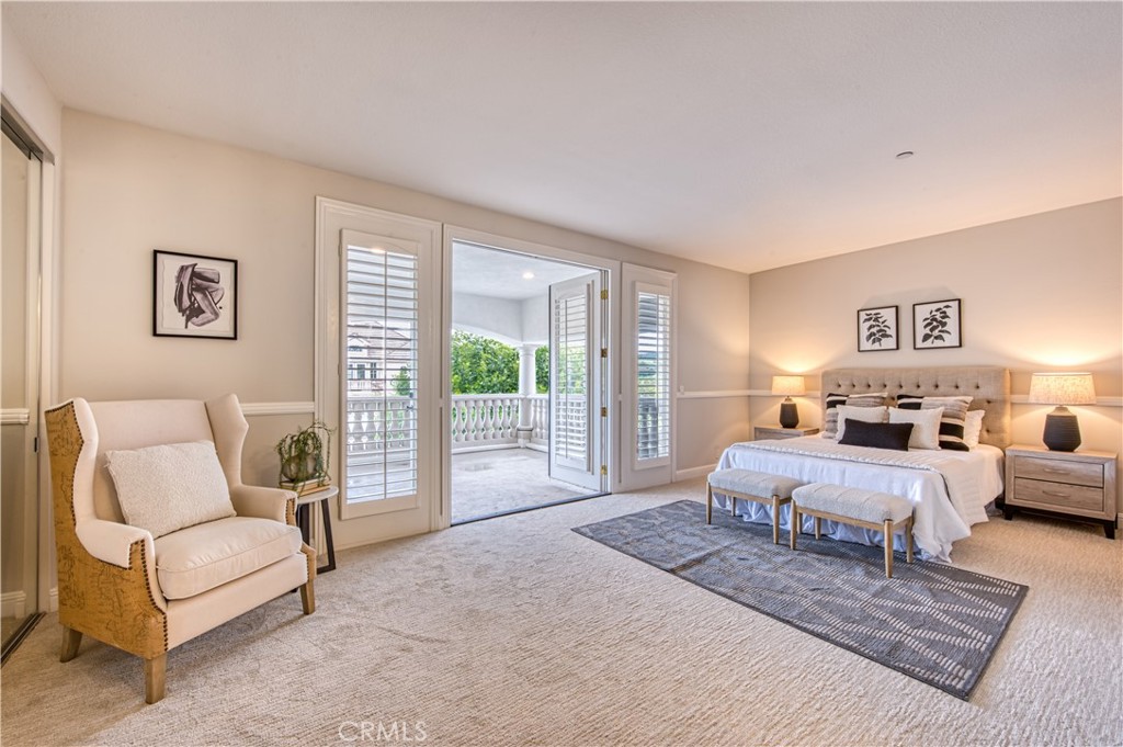 15 Tortoise Shell Coto de Caza, CA 92679 - Photo 25 of 35 a spacious bedroom with a bed and glass window