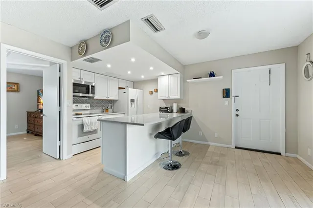 $200,000 | 3 Bobolink Court, Unit 3B, Naples, FL 34105