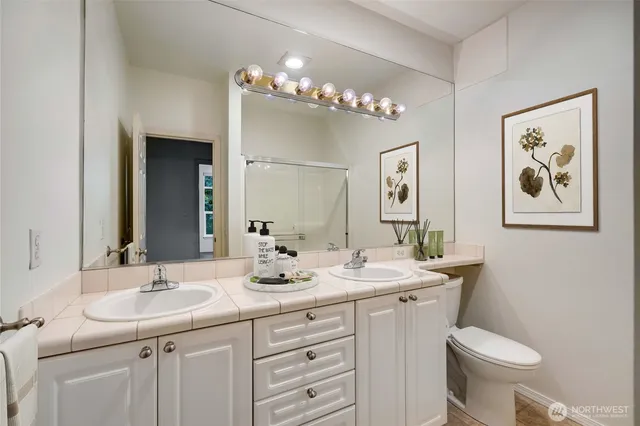 a view of a room with an empty space