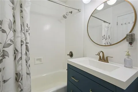 $300,000 | 528 Carrollton Avenue, Metairie, LA 70005