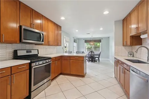 $300,000 | 528 Carrollton Avenue, Metairie, LA 70005