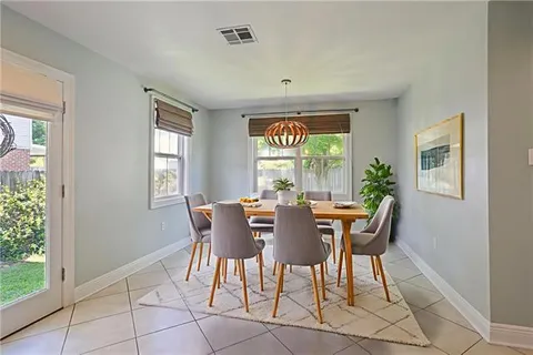 $300,000 | 528 Carrollton Avenue, Metairie, LA 70005