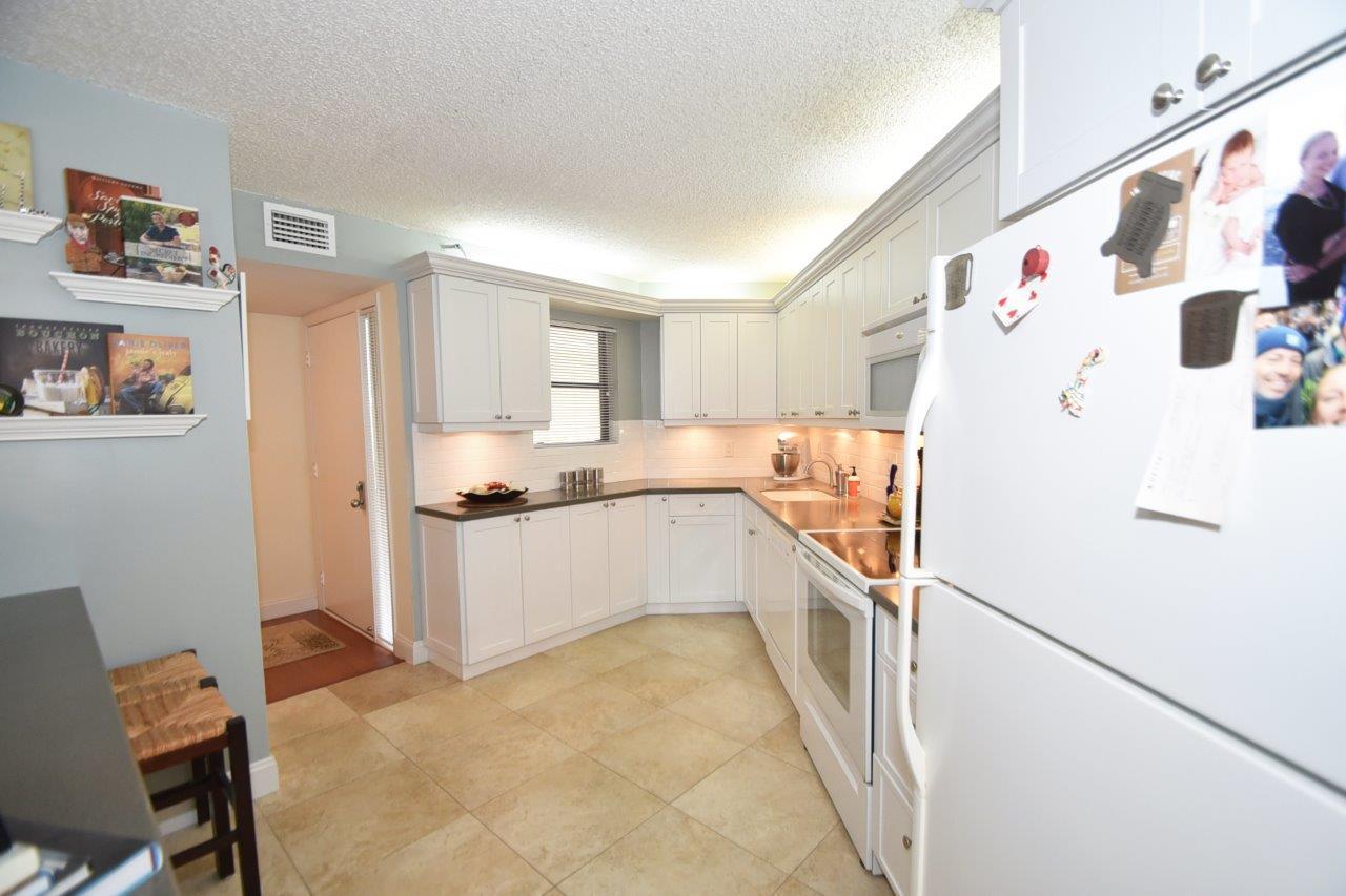 5701 Camino Del Sol, Unit 203 Boca Raton, FL 33433 - Photo 4 of 32 DSC_8437