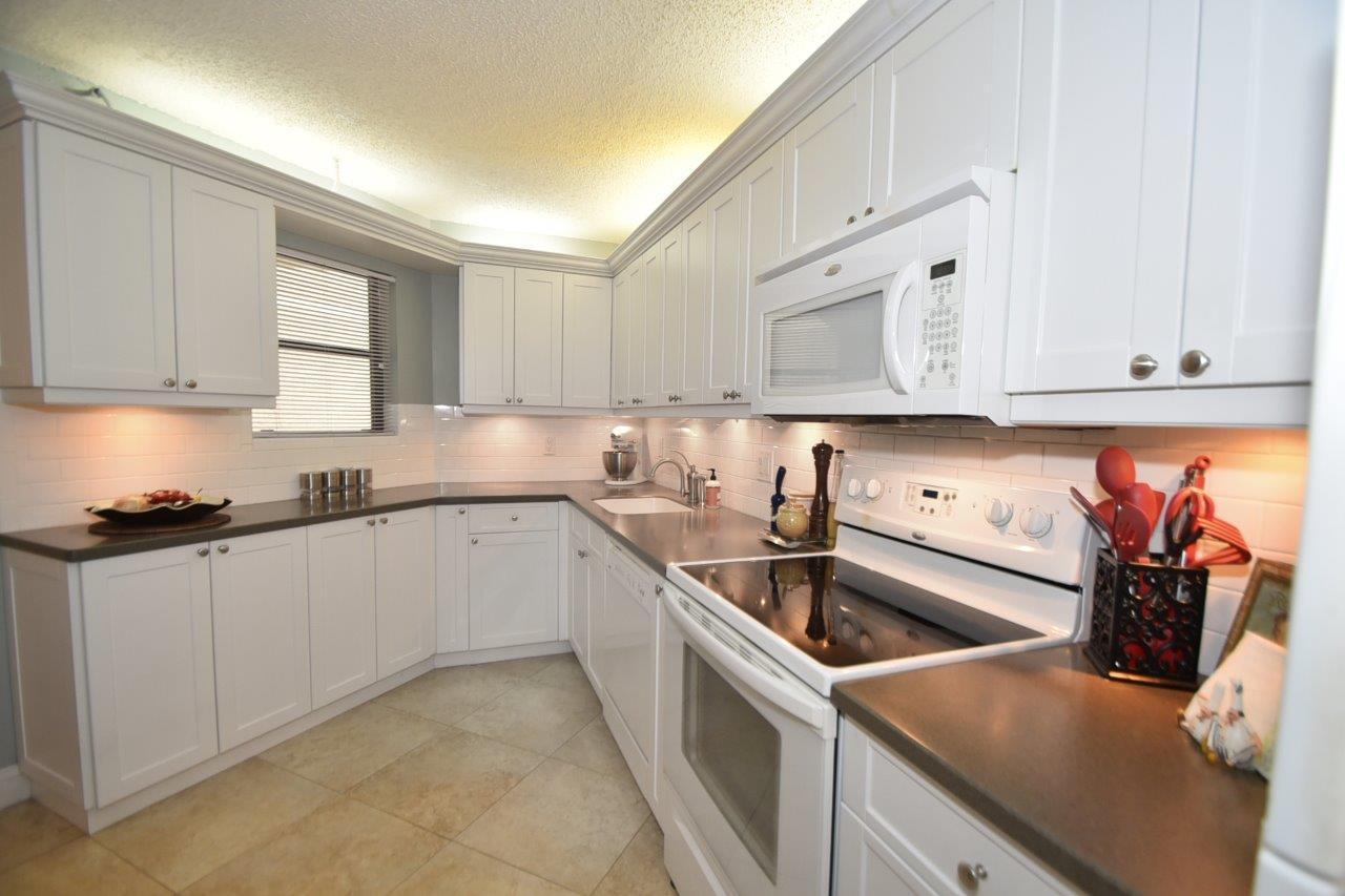 5701 Camino Del Sol, Unit 203 Boca Raton, FL 33433 - Photo 5 of 32 DSC_8439