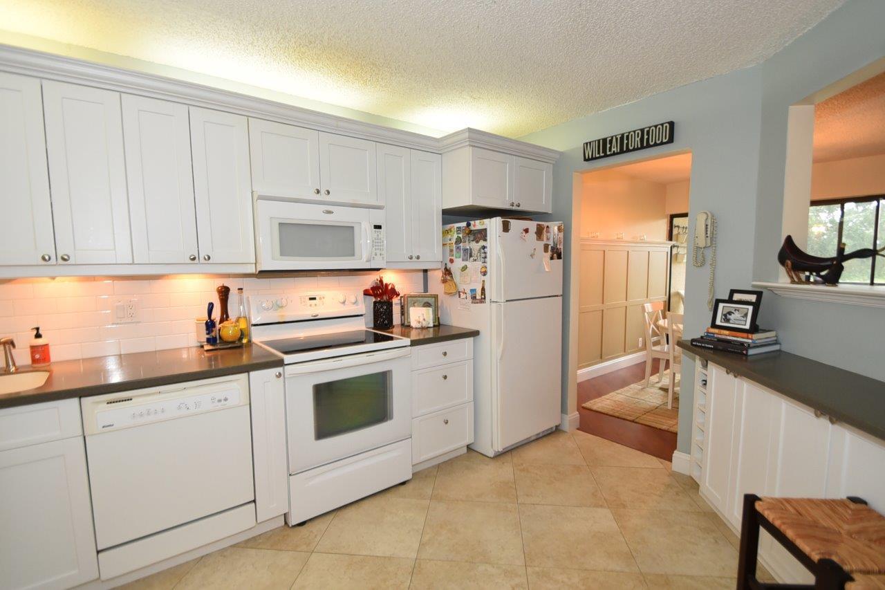 5701 Camino Del Sol, Unit 203 Boca Raton, FL 33433 - Photo 6 of 32 DSC_8444